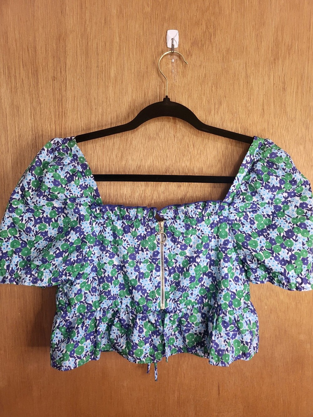 Zara dainty ditsy floral puff sleeve Milkmaid crop. Blue, green, purple. Small - Picture 7 of 16